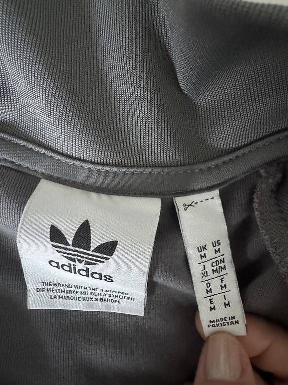 Adidas Pullover & Sweatshirts: ZIP Adidas Pullover Gr. 38 – Gebraucht aus Schaffhausen von Fixier 1