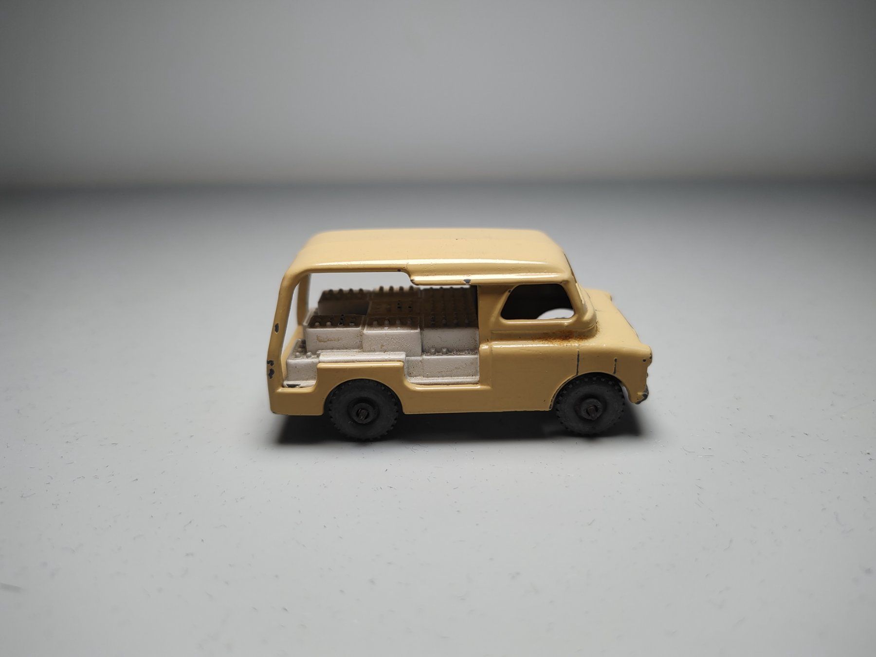 Matchbox Modellini d'auto: Matchbox Lesney No 29 Bedford Milk van – Usato da Bachenbülach venduto da R.Mall 2