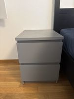 Nachttisch grau mit zwei Schubladen 40x50 cm gebraucht