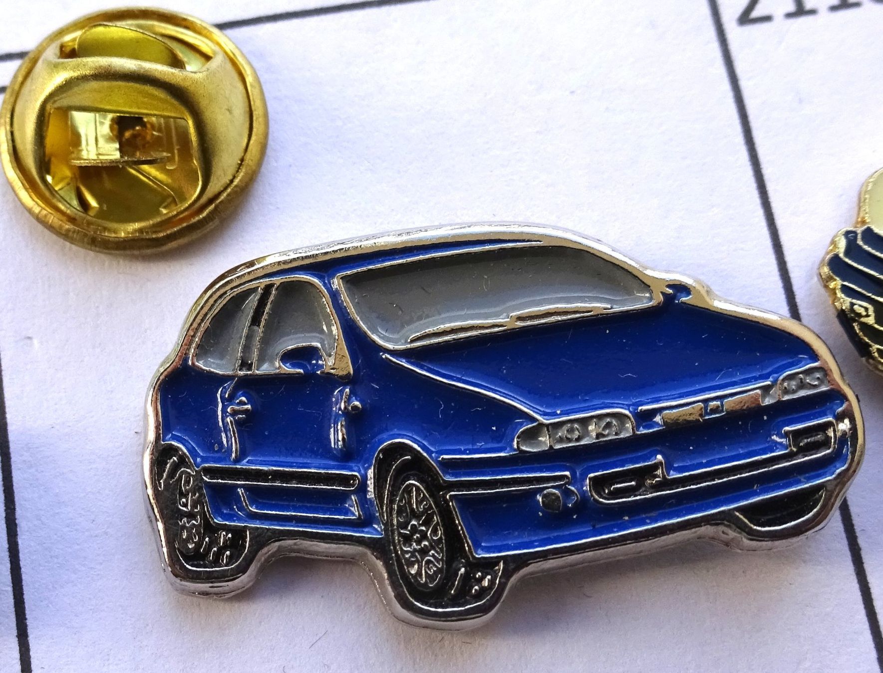 Placchette & Badge: Pin Auto  blau – Usato da Utzenstorf venduto da BUtter81