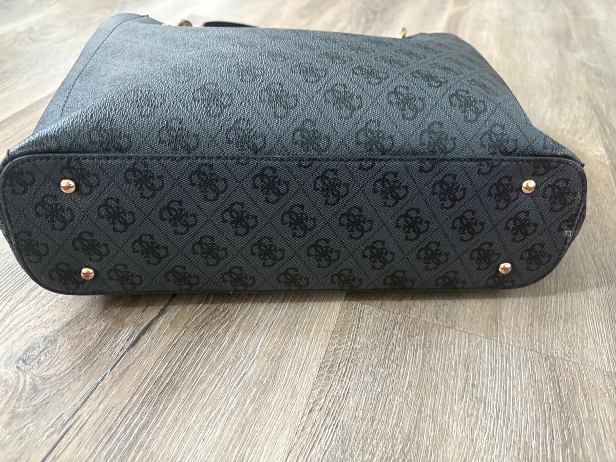 Guess Taschen für Damen: Guess Tasche NOELLE- Shopping Bag - coal – Gebraucht aus Laupen ZH von jim18 2