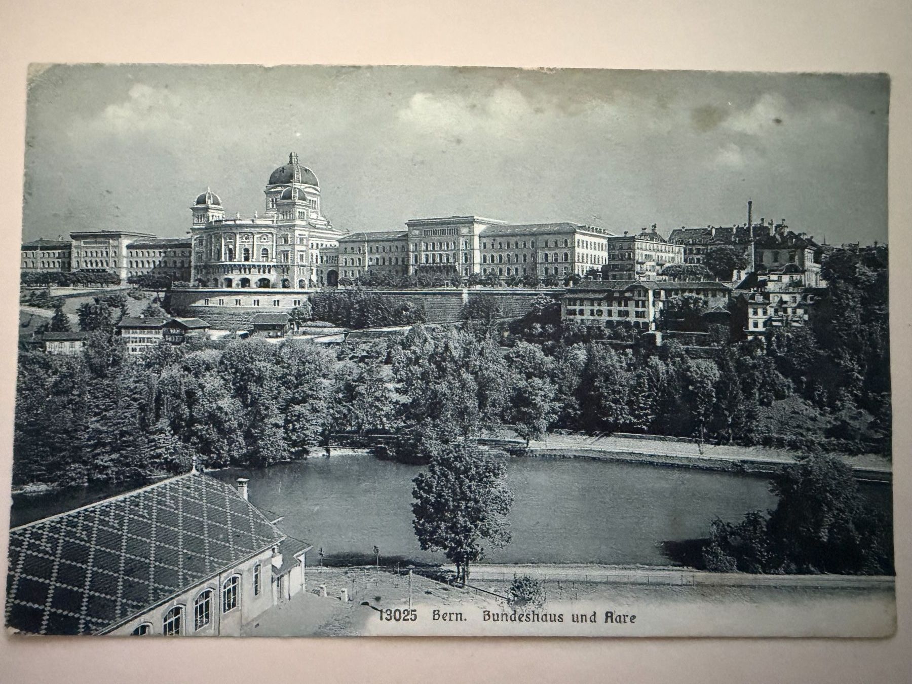 Cartoline postali: Bern - Bundeshaus und Aare - Ansichtskarte – Usato da Tegerfelden venduto da siebenmacky