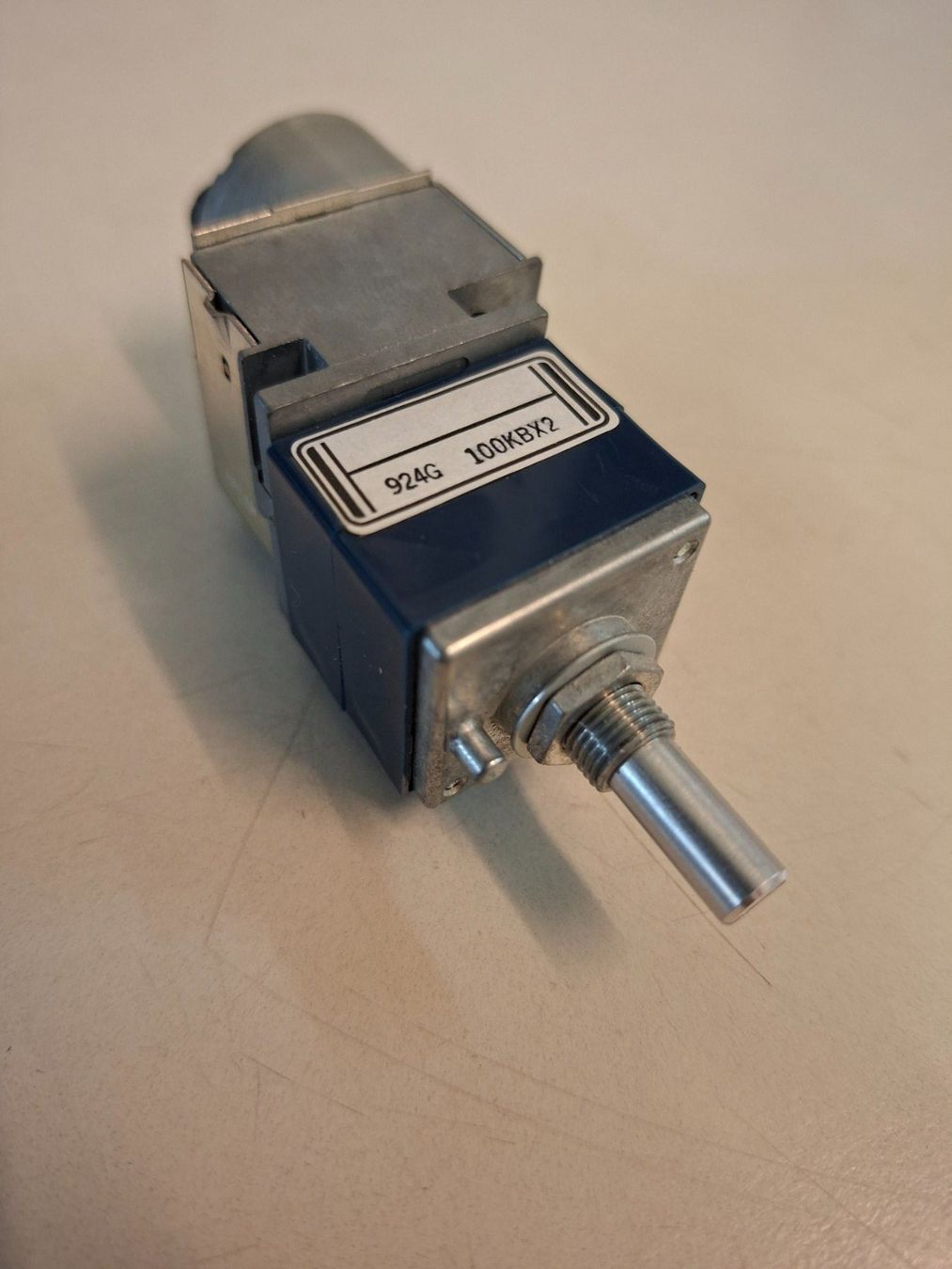 Componenti elettronici: Potenziometer mit Motor – Nuovo (secondo la descrizione) da Niedergösgen venduto da piccorx5 1