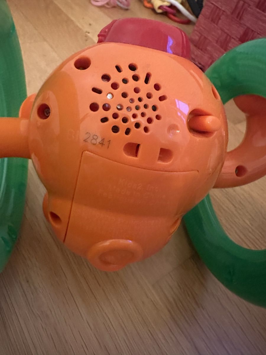 Giocattoli: Bright Starts Roll & Glow Monkey - Crawling Toy, Fun! – Usato da Horgen venduto da ger_2y92 1