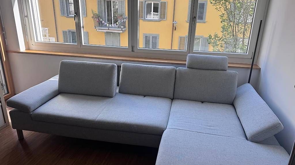 Sofas: Pfister BALTIMORE Ecksofa hellgrau mit Récamiere – Gebraucht aus Zürich von flipmonks 1