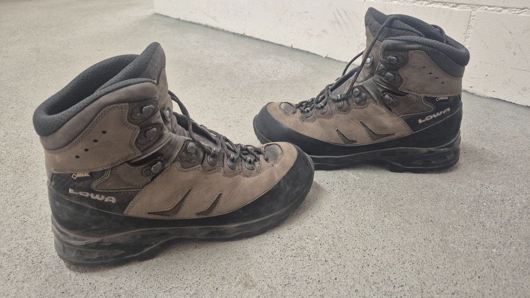 Chaussures hommes: Lowa Wanderschuhe – D'occasion à Oberkirch LU par Saae