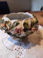 sehr aufwendig gestaltete Vase/Schale