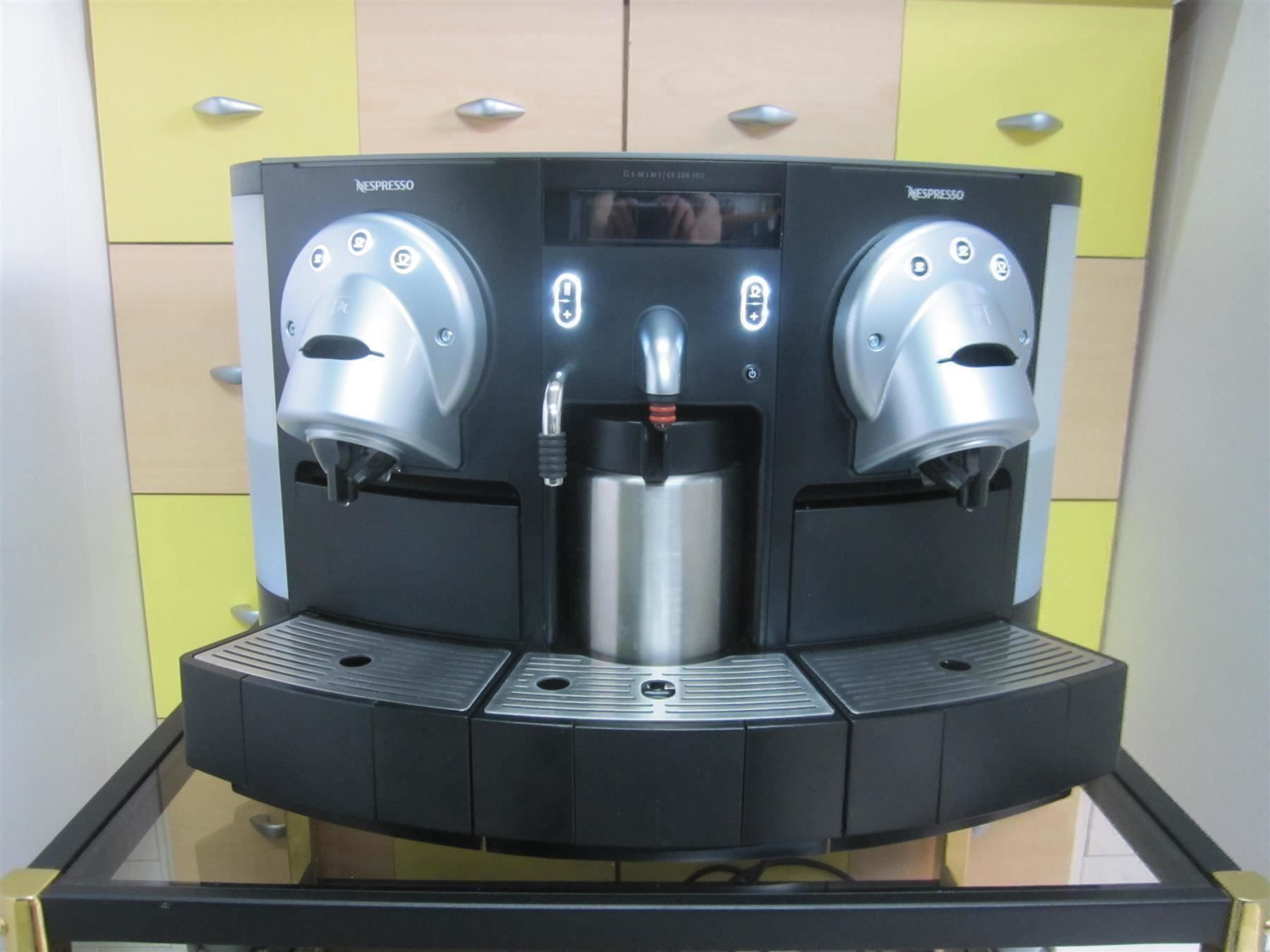 Nespresso Macchine per caffè & Macchine per espresso: Nespresso GEMINI CS 220 PRO AB*SERVICE – Usato da Hochdorf venduto da Toni_M