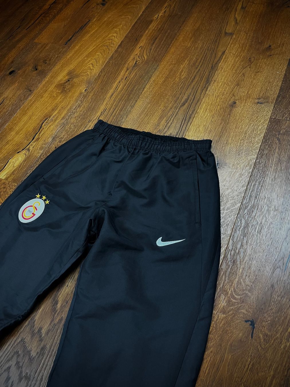 Nike Pantaloni: Schwarze Galatasaray Trainingshosen – Usato da Lindau venduto da KT_Vintage 2