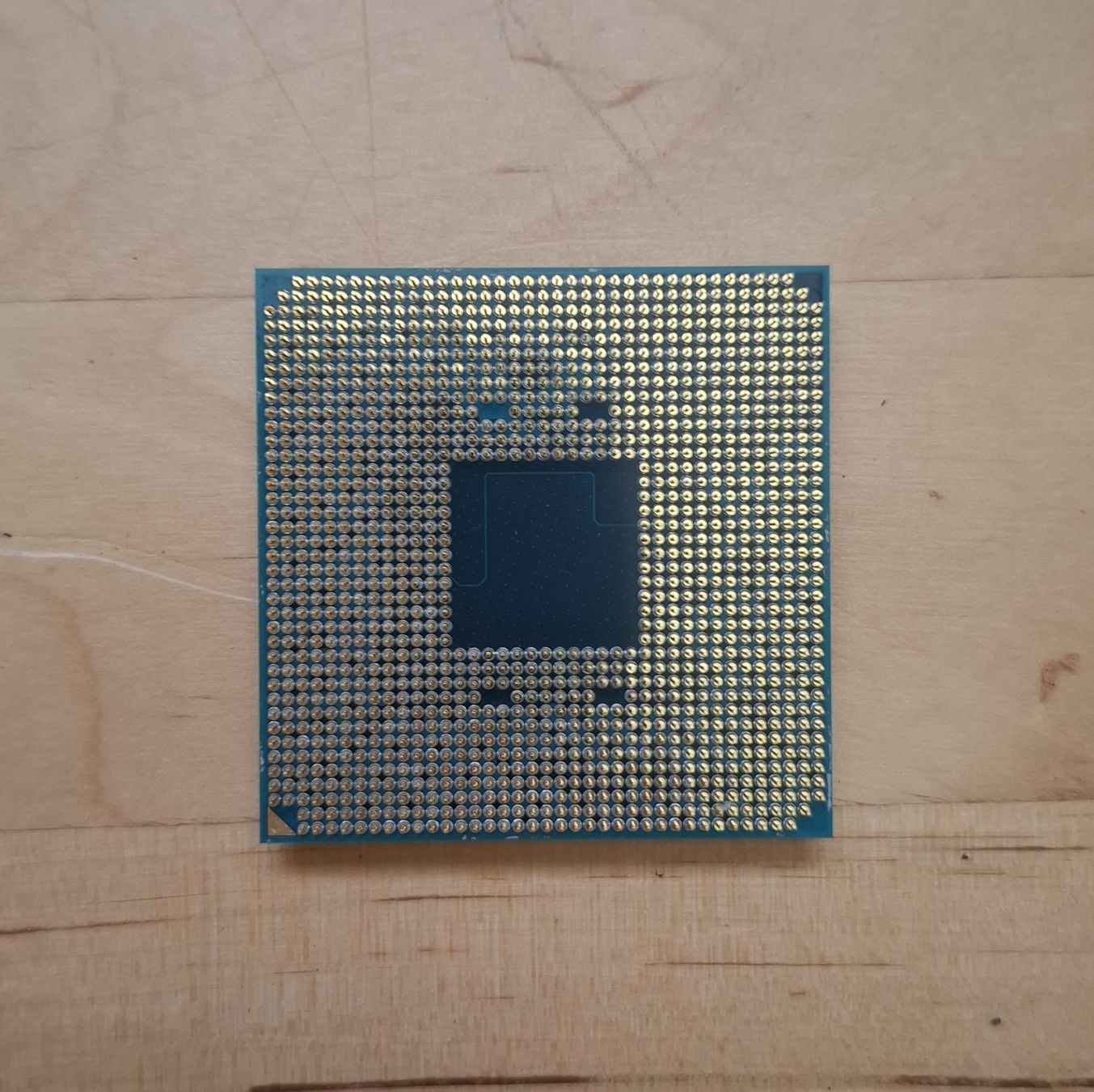 Amd Componenti elettronici: Ryzen 3400g – Usato da Lausanne venduto da moimoietencoremoi 1
