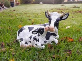 Vache en résine avec son veau ht 30 cm