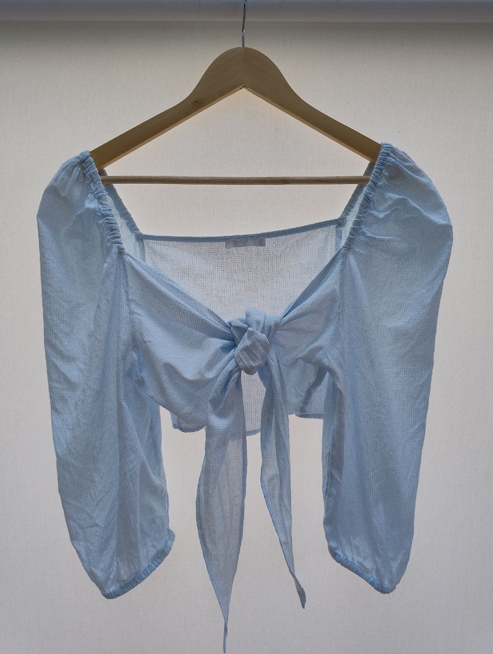 Only Blusen: Damen Bluse cropped ONLY Grösse S/M hellblau – Gebraucht aus Kirchberg BE von lauraflu