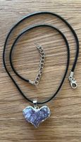 Amethyst-Herz gefasst mit Lederband 