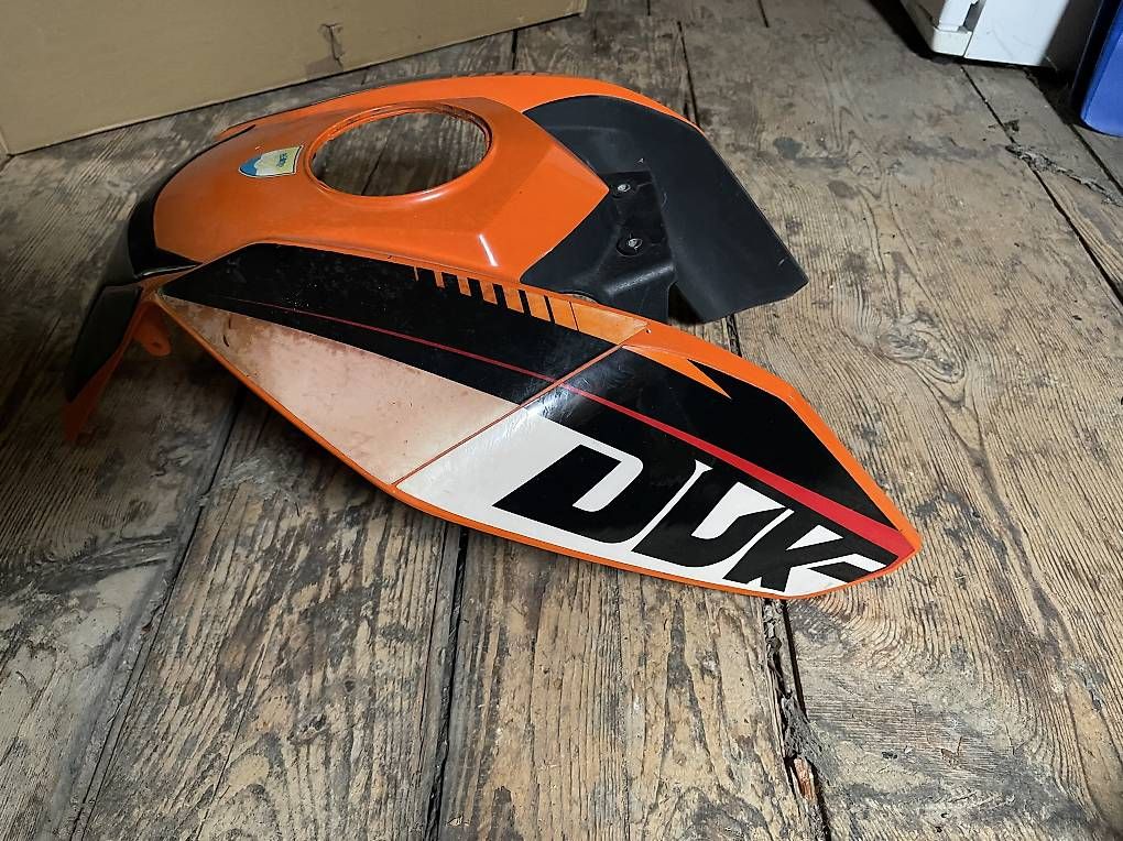 Tutti i ricambio per moto: Carénage + T de fourche KTM Duke 200  – Usato da Montana venduto da sfs_qy6d