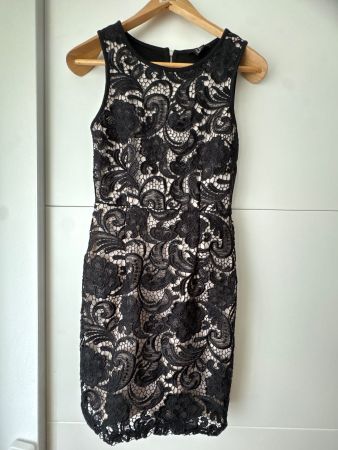 Elegante vestito nero in pizzo