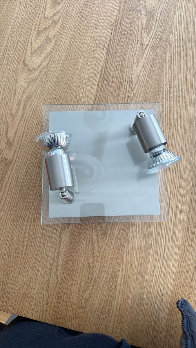 Lampade: Stylish Halogen Spot Light Fixture for Modern Homes – Usato da Altstätten SG venduto da ProPCH
