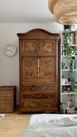 Antiker Nussbaum Schrank