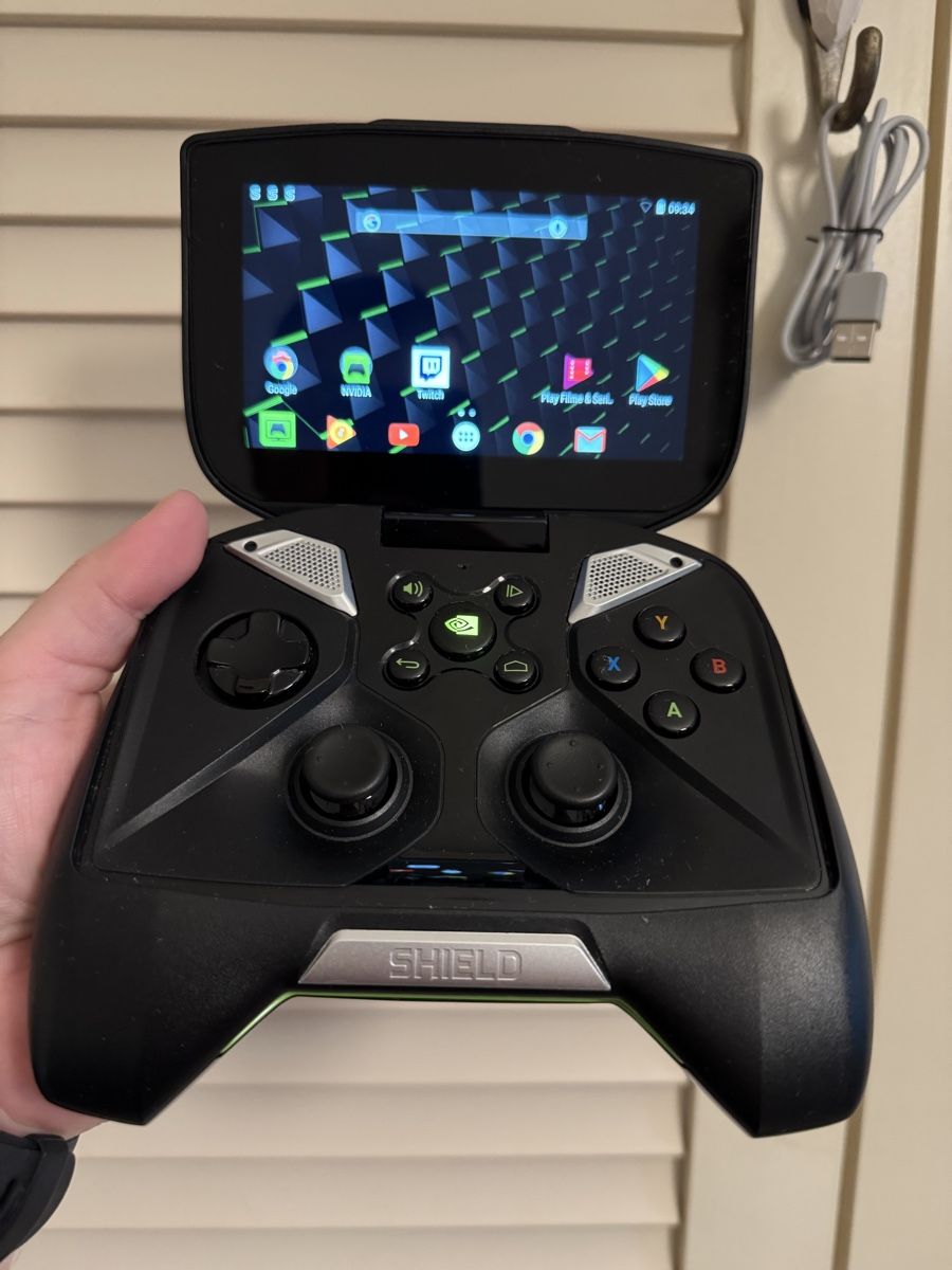 Microsoft Konsolen: Nvidia Shield Portable Konsole mit Spielen Android  – Gebraucht aus Niederbipp von yar_tf6f