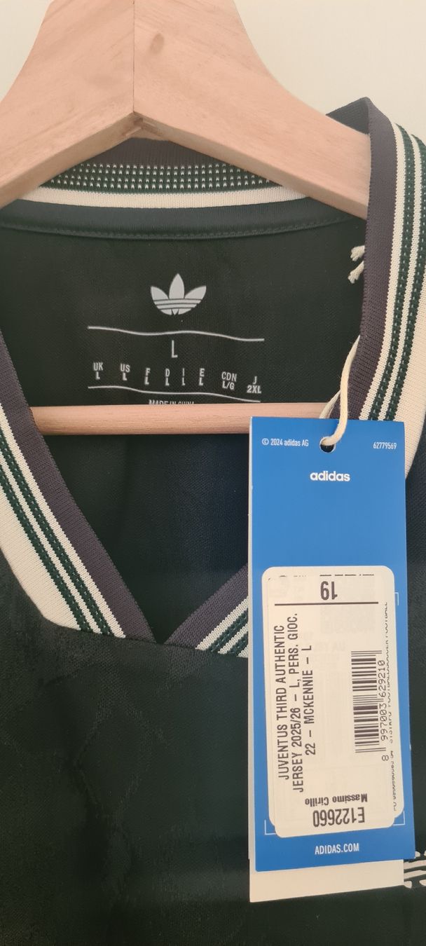 Juventus Leibchen & Hosen: Juvents Third Authentic Trikot 25/26 – Neu und originalverpackt aus Frauenfeld von mas1750 3