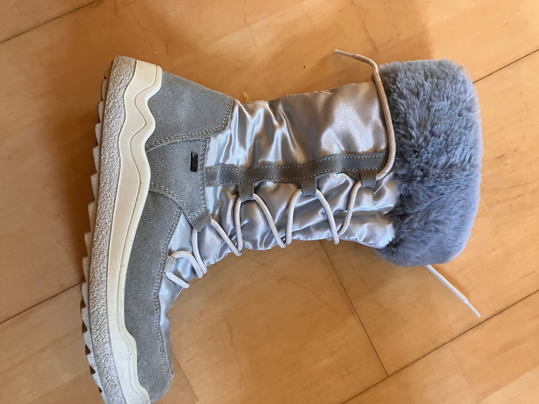 Schuhe für Mädchen: Winterstiefel – Gebraucht aus Esslingen von 2ze 1