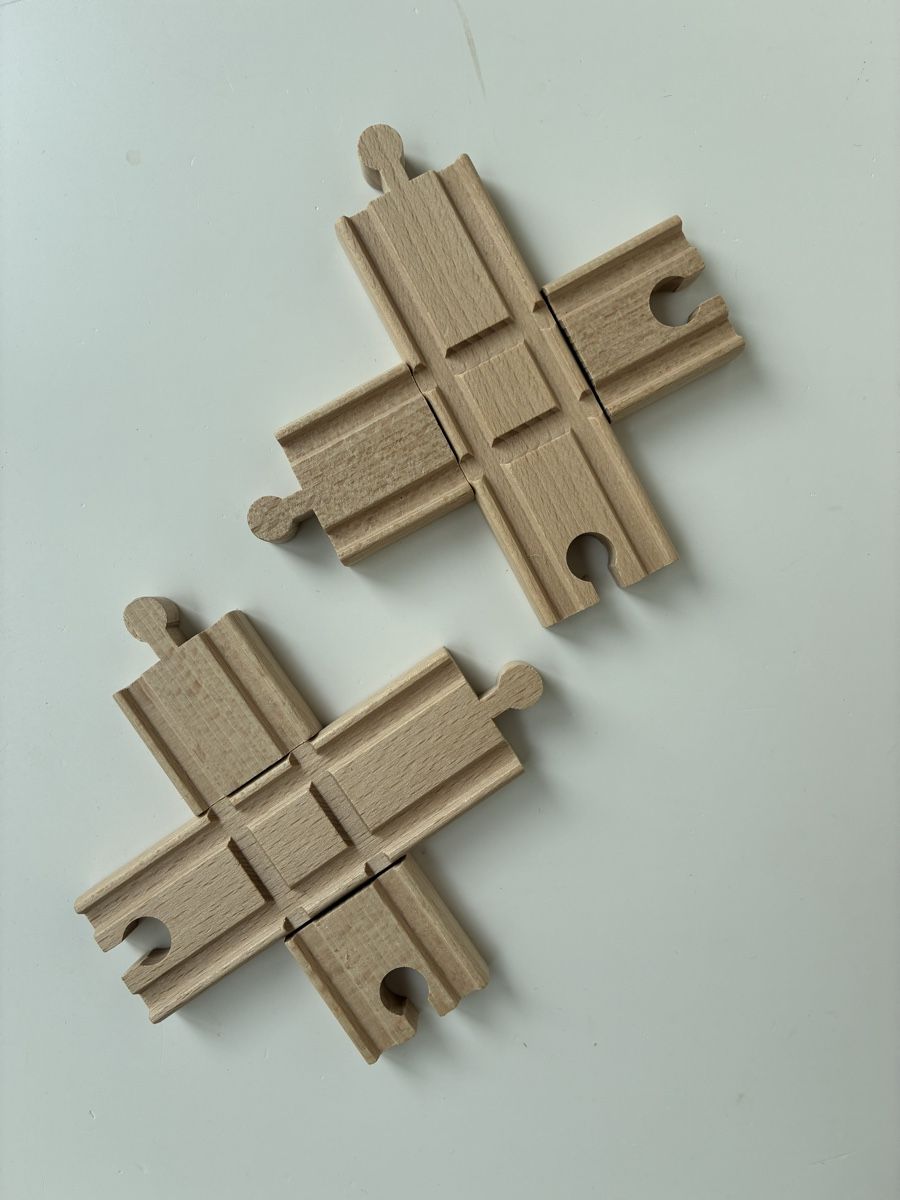 Giocattoli: Track crossings for wooden train track system – Usato da Lucens venduto da metaD
