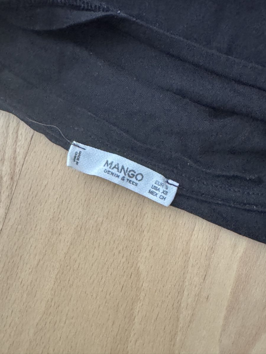 Mango T-Shirts: 2 Mango Black T-Shirts – Gebraucht aus Sattel von Zlata1 1