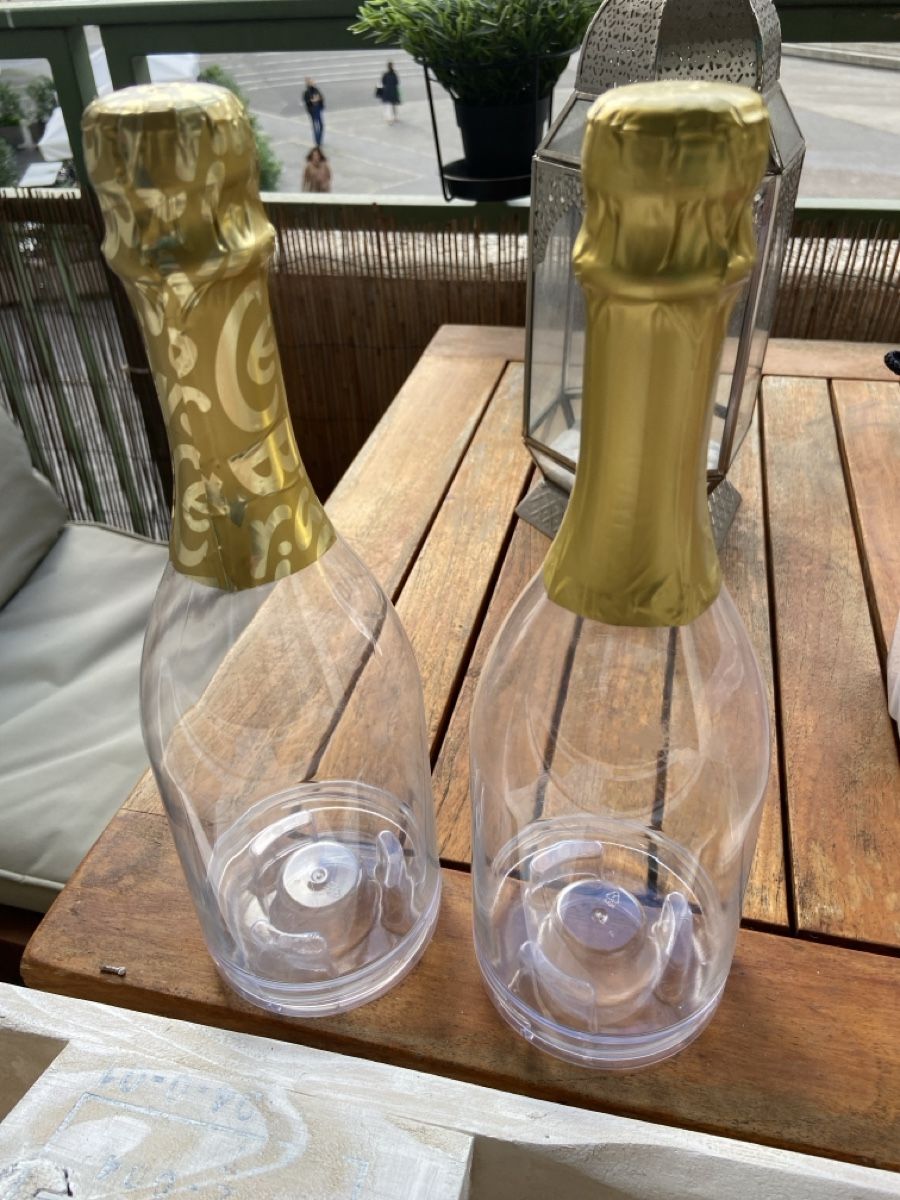 Altro in Stoviglie & Bicchieri: 2x fausses bouteilles à champagne décoratives – Usato da Genève venduto da captus