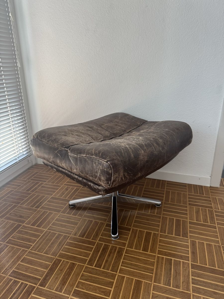 Hocker: Vintage Leder Ottoman – Gebraucht aus Zürich von cookiemonsterx