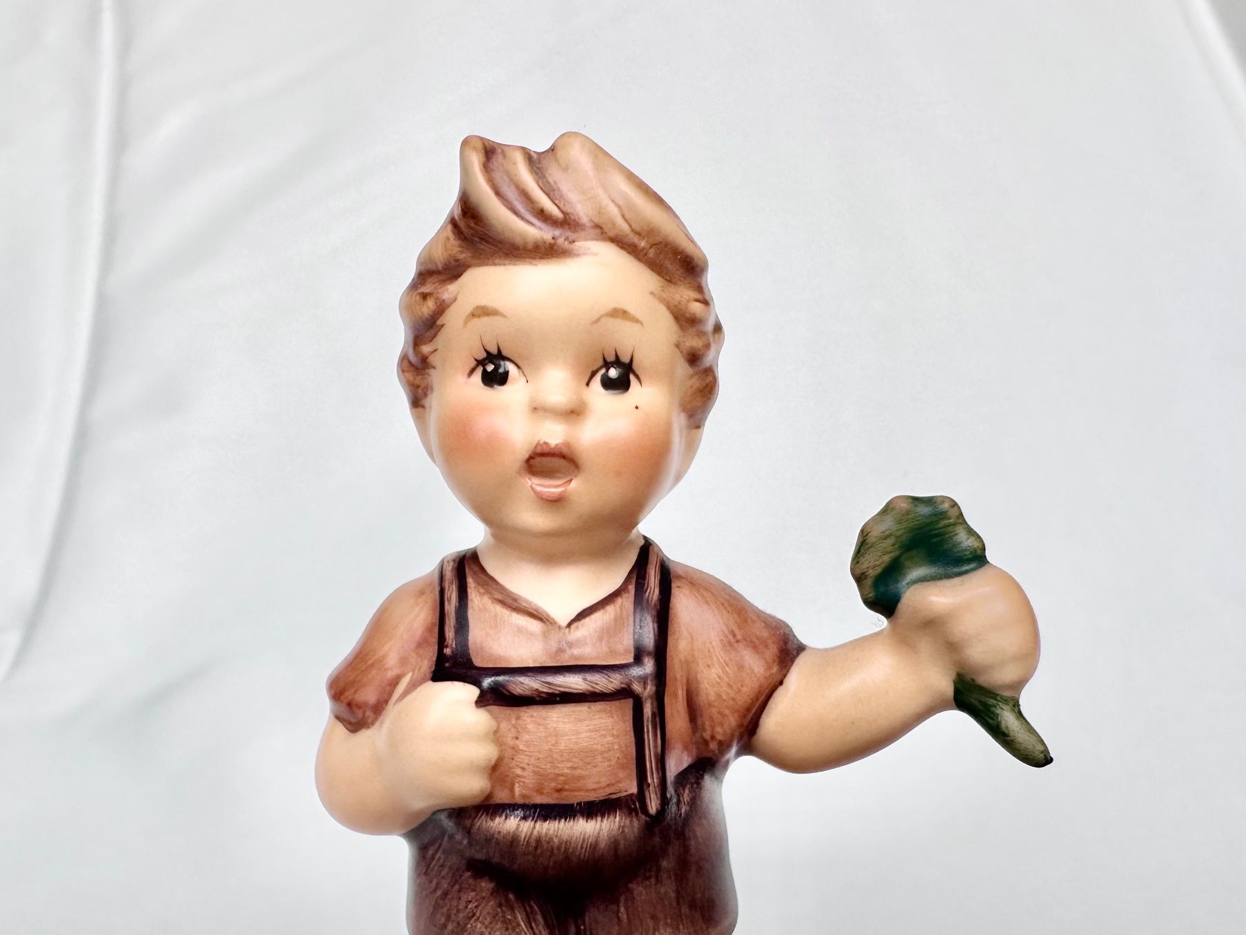 Hummel Statuette: Goebel Hummel Figur Junge "Ich wünsch' Dir Glück" – Usato da Steinen venduto da SputnikSweetheart 1
