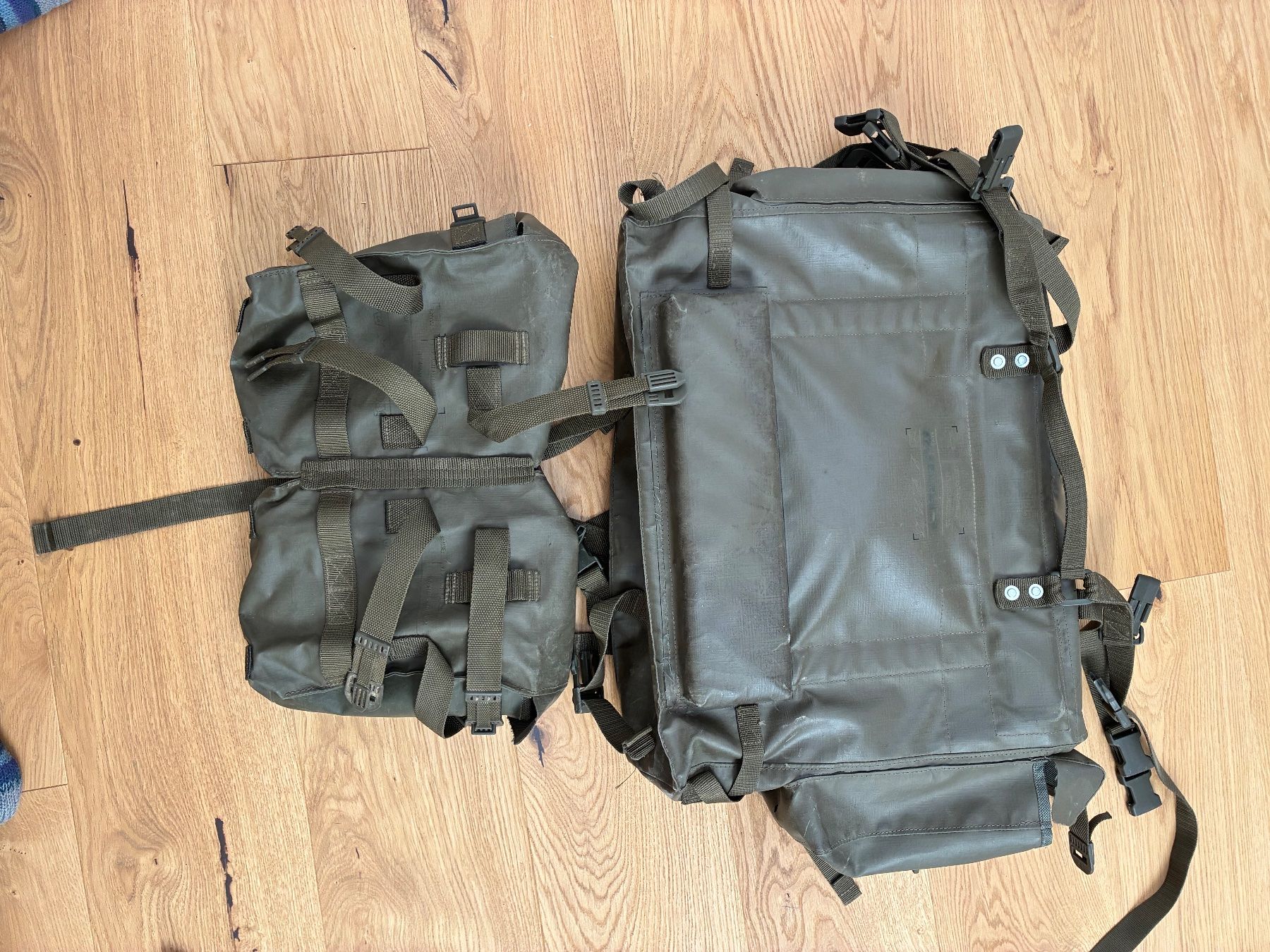Schweizer Armee Taschen: Rucksack + Doppeltasche des GT – Gebraucht aus Oberiberg von reimet 1