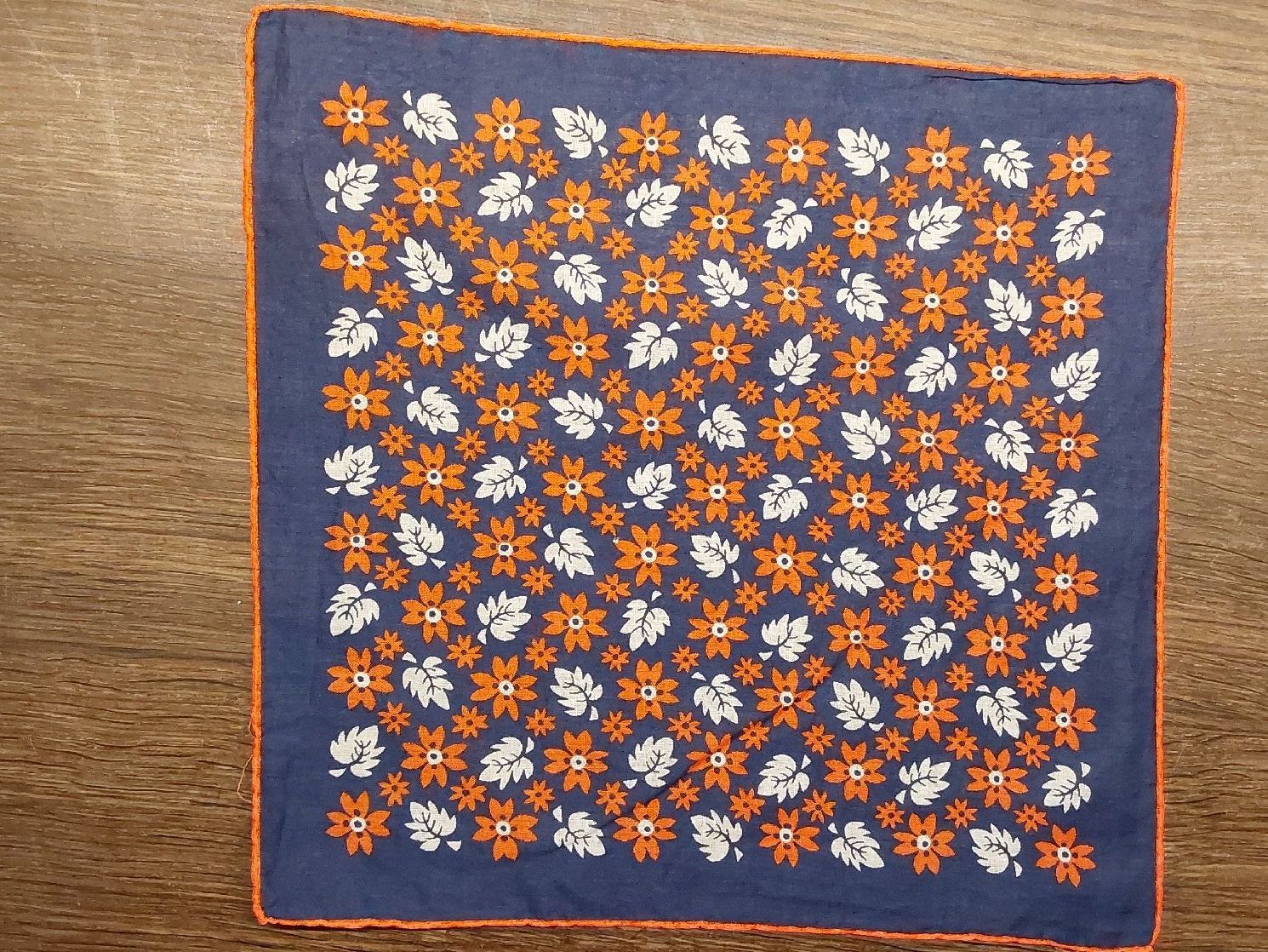 Altro in  Abbigliamento & Accessori: Taschentuch Motiv Blumen – Nuovo (secondo la descrizione) da Köniz venduto da scopello12