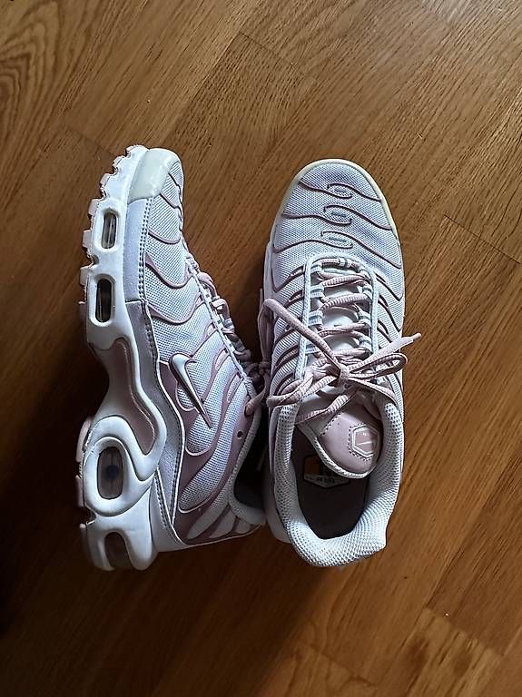 Damenschuhe: Weiss-rosa Nike TN, Gr. 38 – Gebraucht aus Bern von Nuriaanouk 1