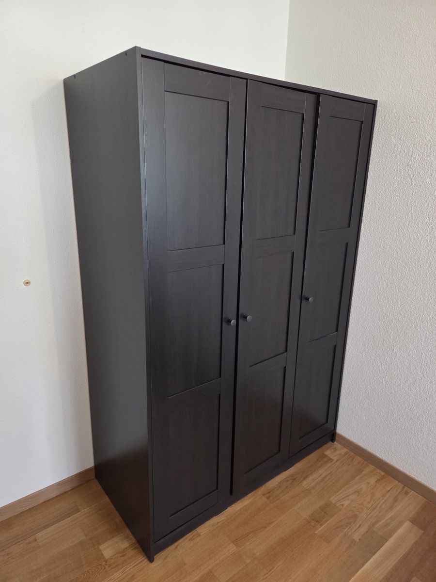 Ikea Armadi: Black Ikea wardrobe RAKKESTAD – Usato da Herrliberg venduto da LokalerKaeufer 1