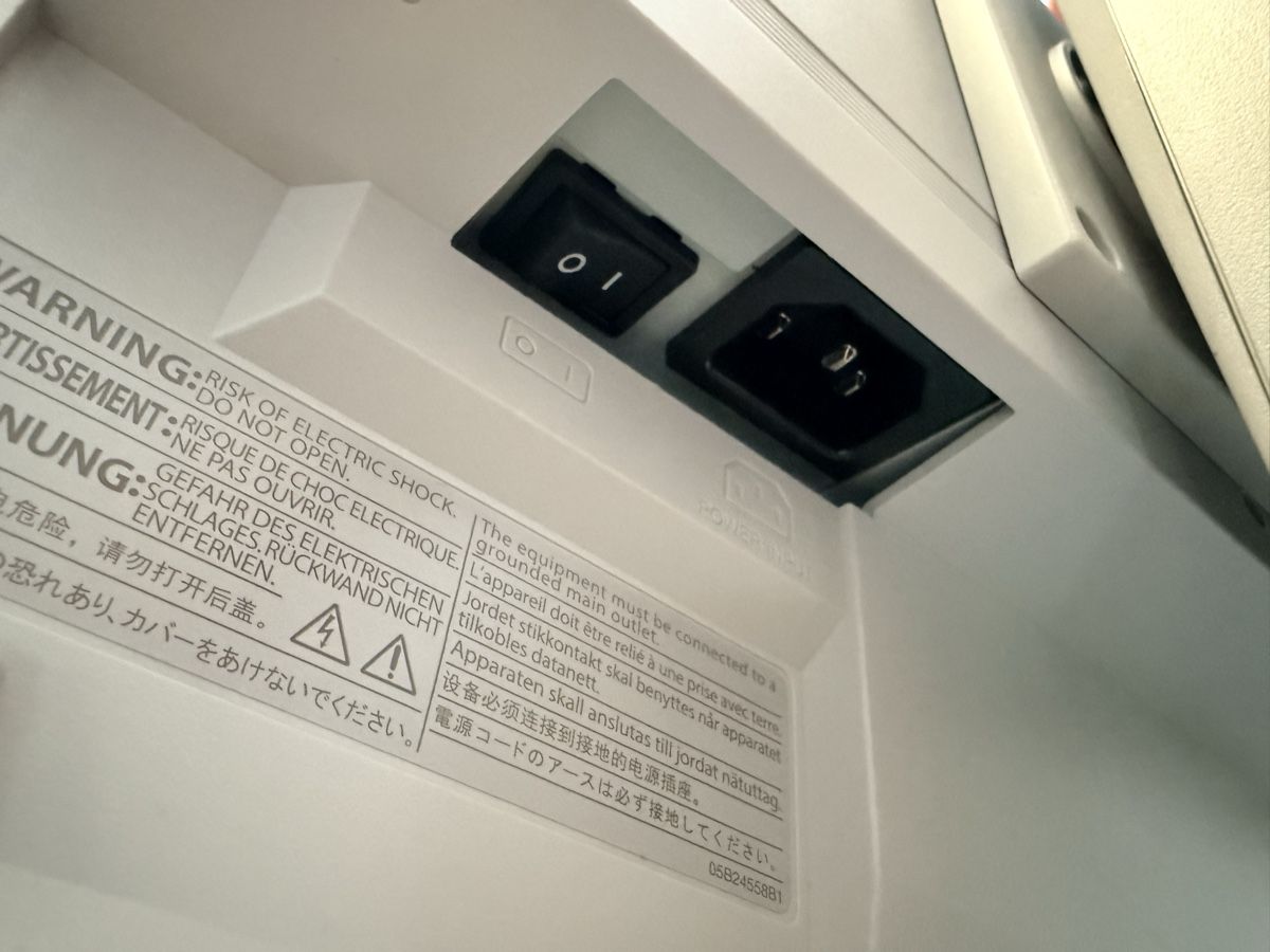 Eizo Monitor: EIZO FlexScan EV2216W LCD Monitor – Usato da Oensingen venduto da Jadakiss 2