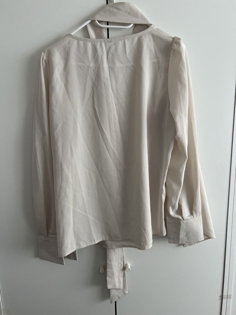 Shein Blusen: Chemisier beige avec nœud taille S – Neu (gemäss Beschreibung) aus Renens VD von sar_bwz5 4