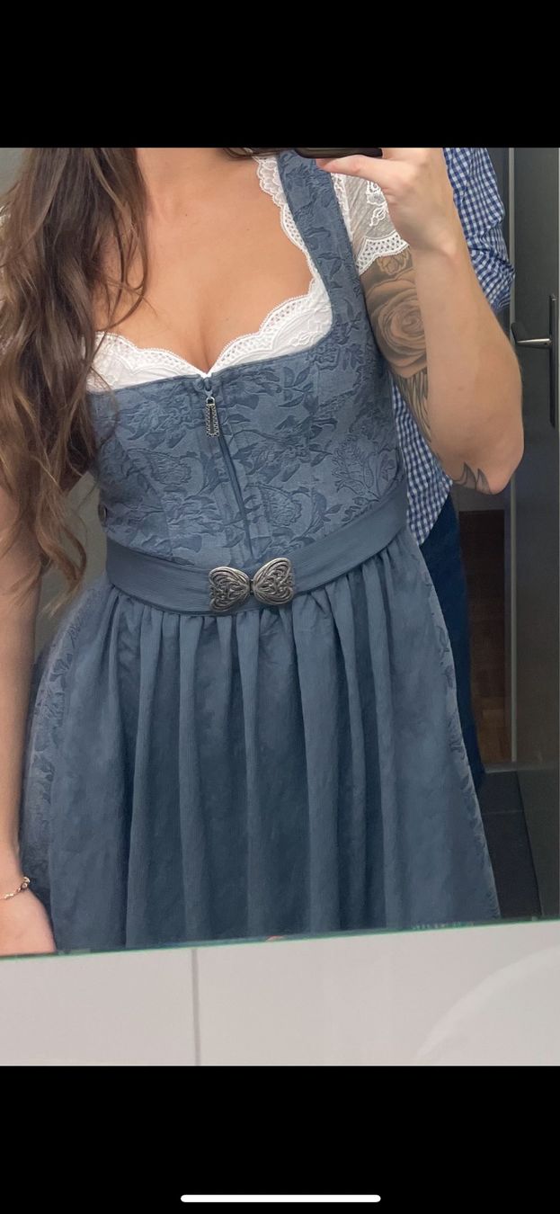 Robes: Dirndl Marjo blau Grösse 34 – D'occasion à Untersiggenthal par nin_2vjr 1