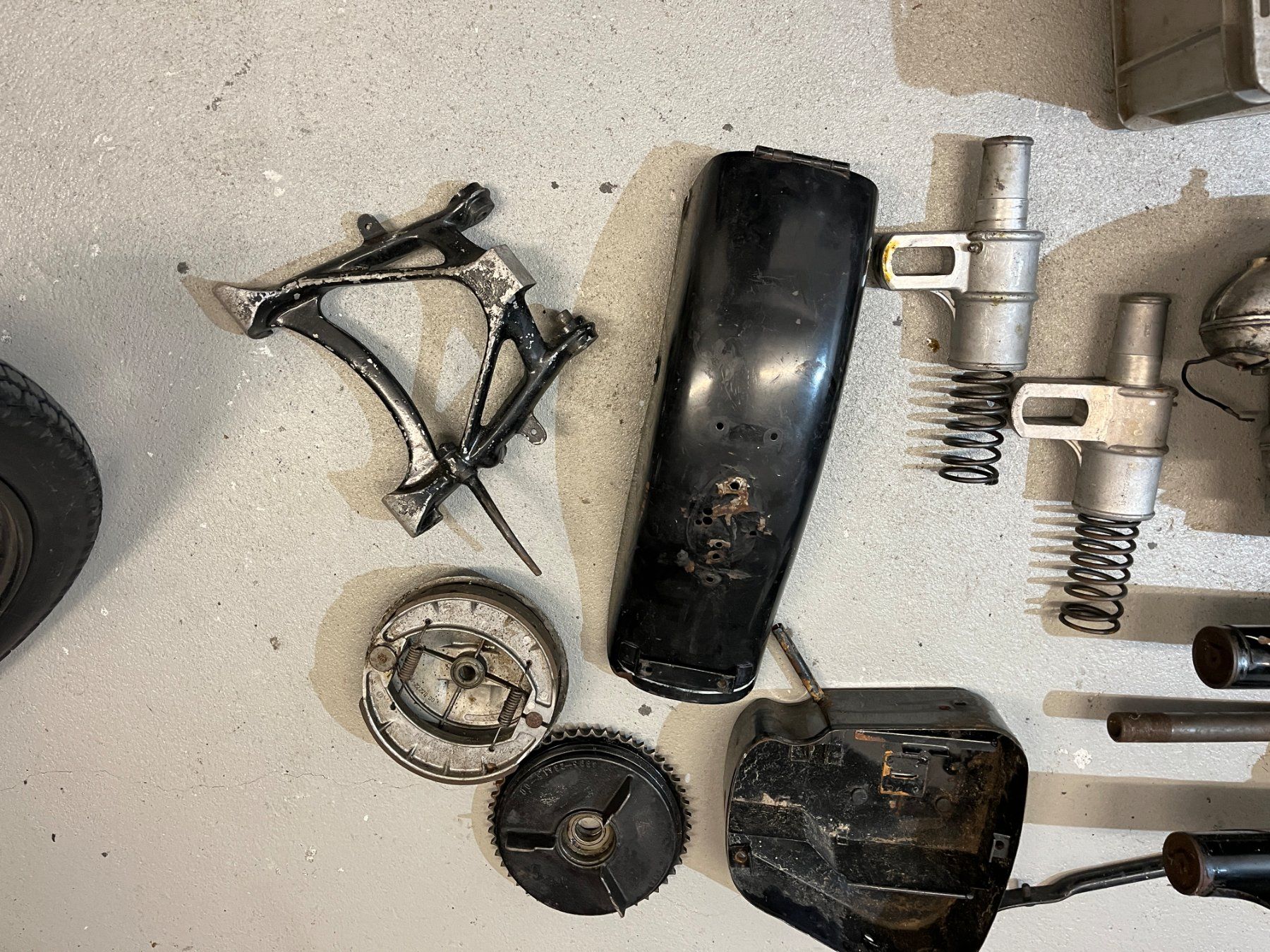 DKW Tutti i ricambio per moto: DKW RT 250/2 Motor und diverse Ersatzteile – Usato da Embrach venduto da Manu1976 4