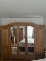 Grosser Massivholz-Kleiderschrank – 5-türig mit Spiegel