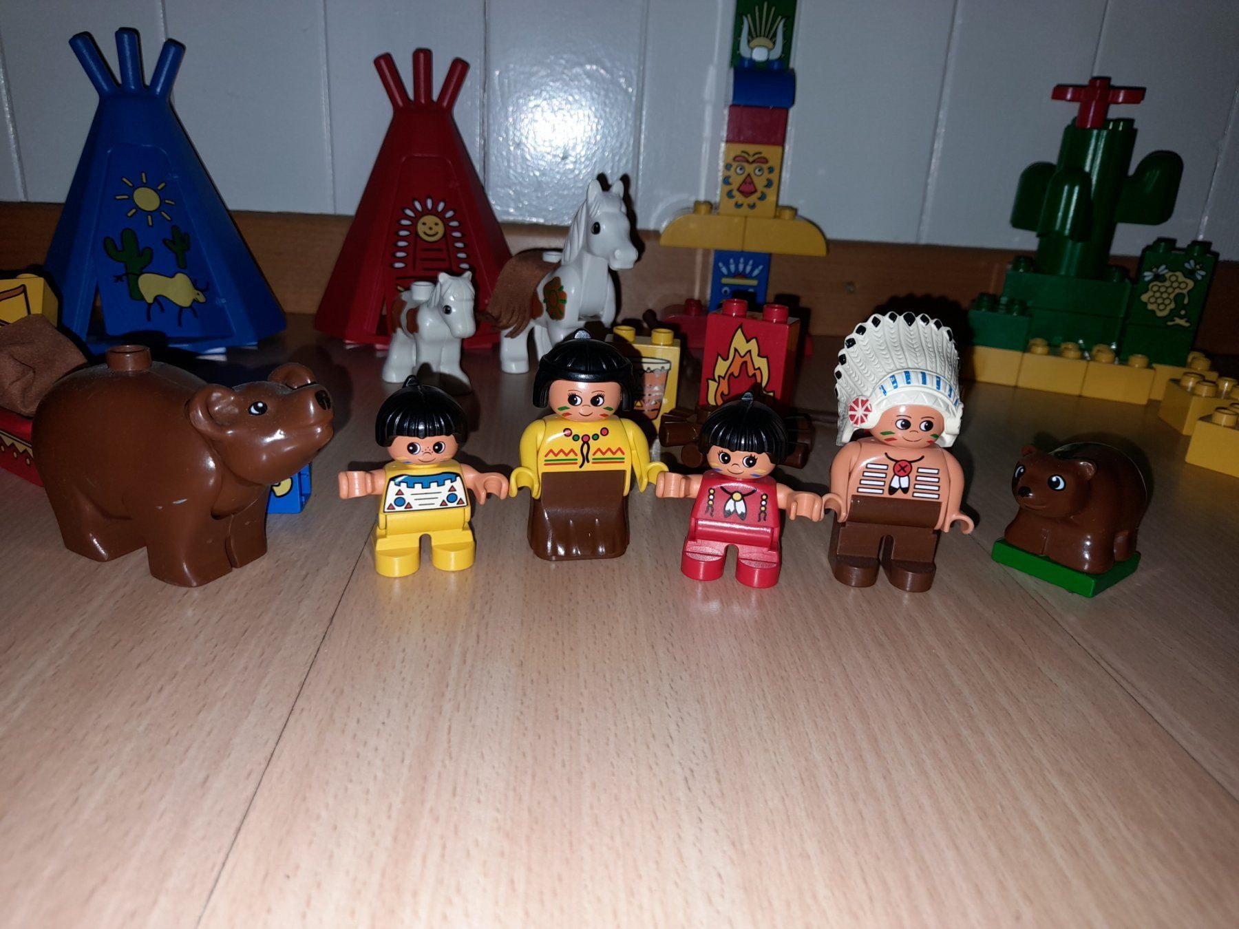 Lego Spielzeuge: Lego Duplo Indianerdorf 2436 Klassiker – Gebraucht aus Wittenbach von Gugielmo 4
