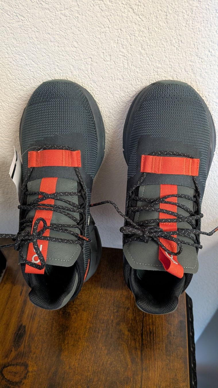 On Chaussures femmes: ON Damen-Sneaker Cloudnova – Neuf avec emballage d'origine à Salez par EMERCARO