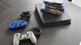 Sony PlayStation 4 Slim – avec jeux et deux manettes.