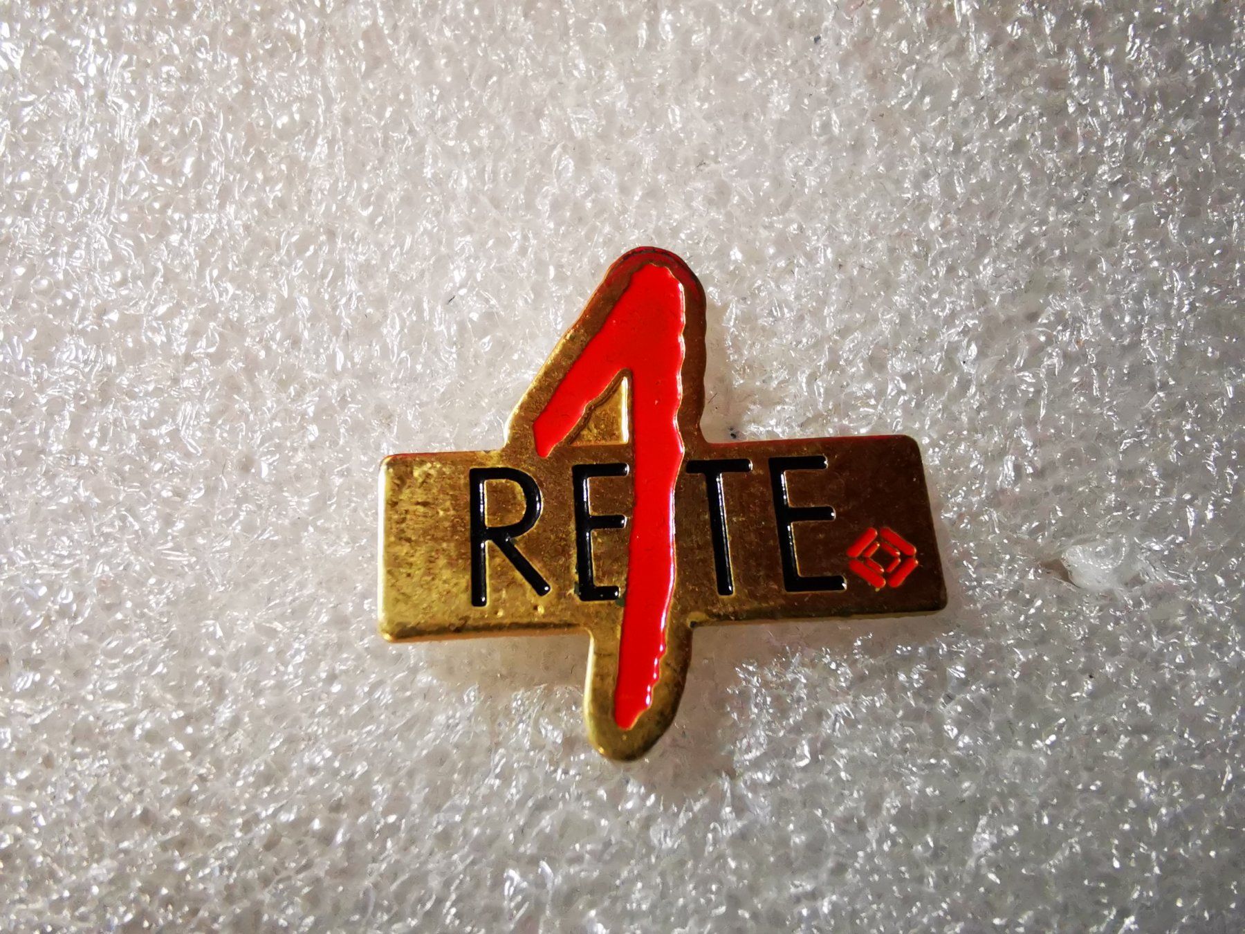 Spille & Fermagli: Ansteckpin 72: Rete 1 – Usato da Oppligen venduto da Pin-Fall-Shop