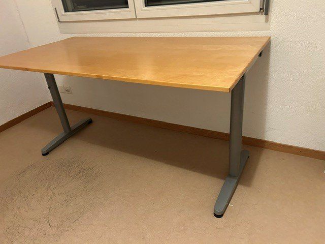 Ikea Schreibtische: Schreibtisch IKEA Galant – Gebraucht aus Wangen SZ von maiebluemli