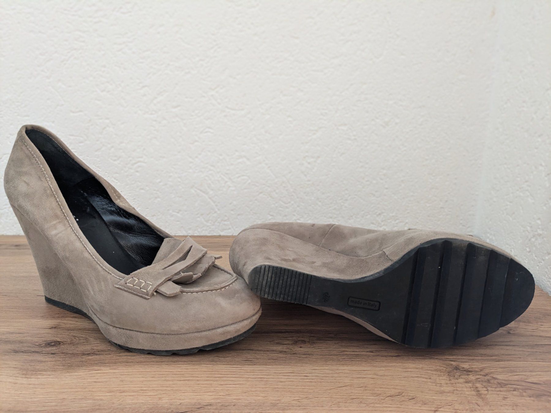 Scarpe da donna: Minelli Escarpins compensés en daim taupe, taille 40 – Usato da Courchapoix venduto da Oooriiiane09