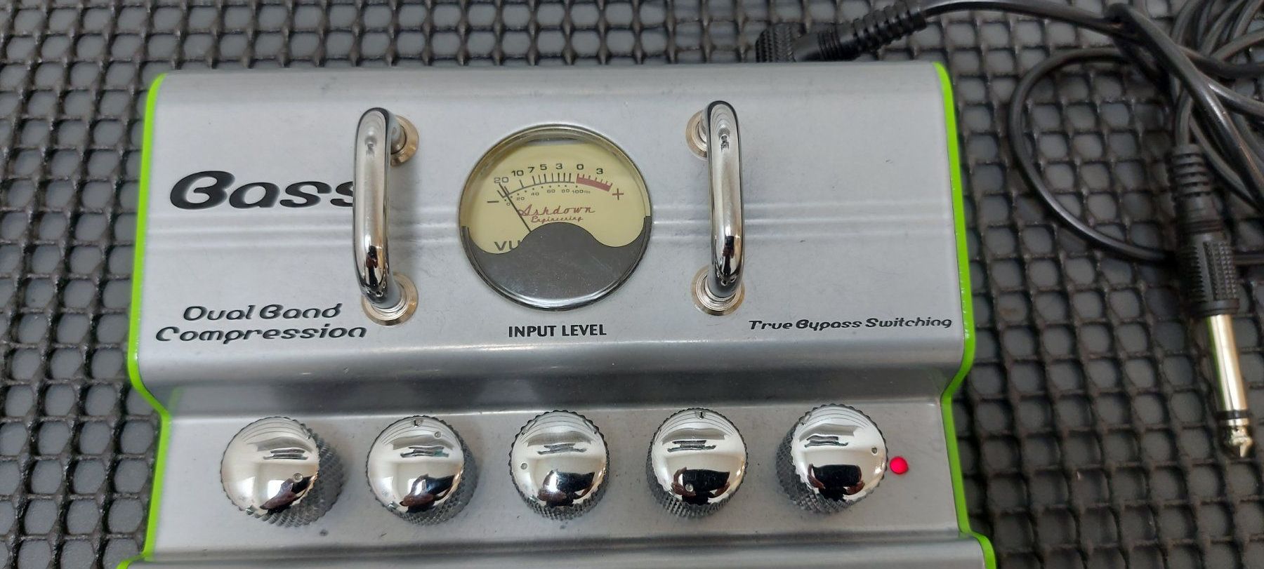Musikinstrumente: Ashdown Bass Dual Band Compression  Gitarren-Effektpedal – Gebraucht aus Glattbrugg von Swissmusik 1