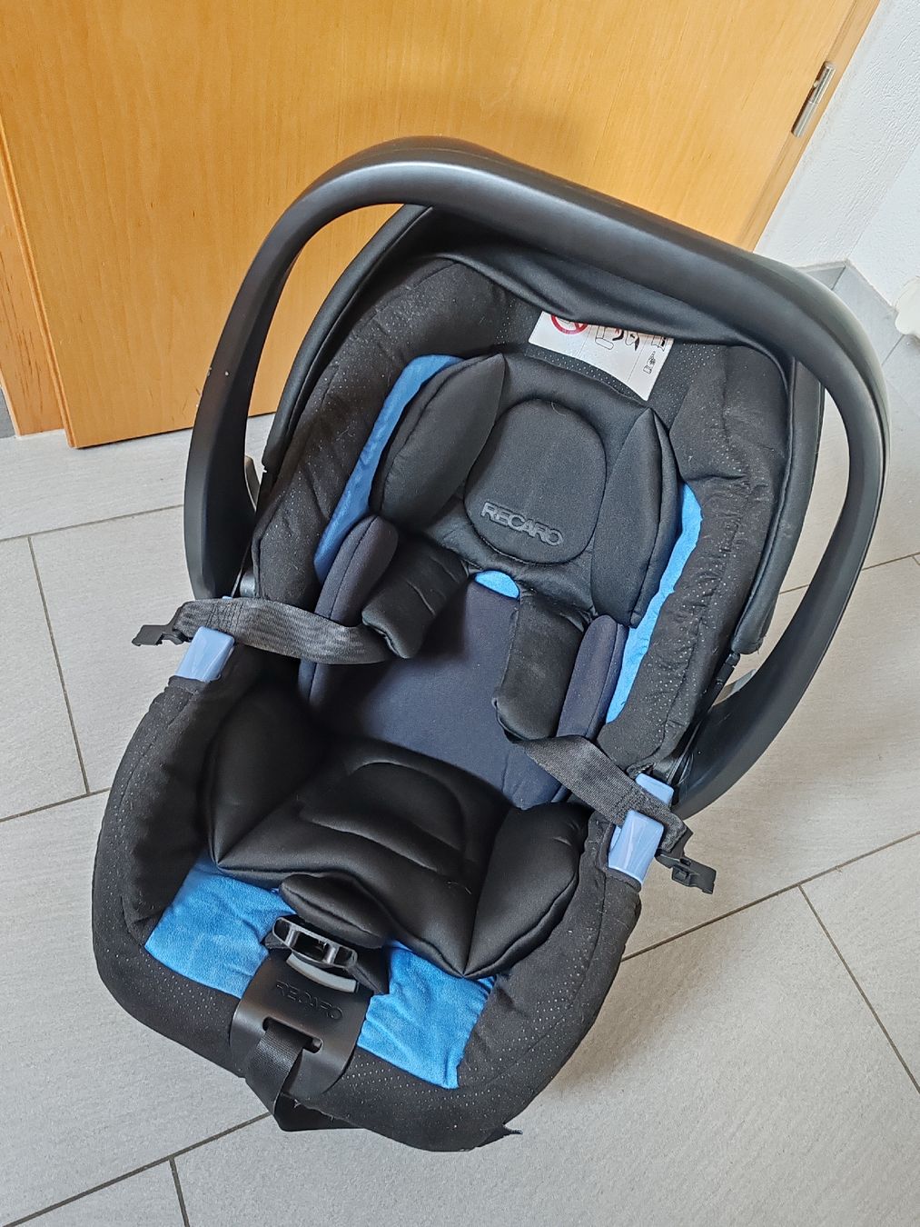 Recaro Seggiolini per auto: Recaro Babyschale Gruppe 0+ Autositz – Usato da Niederlenz venduto da beenella