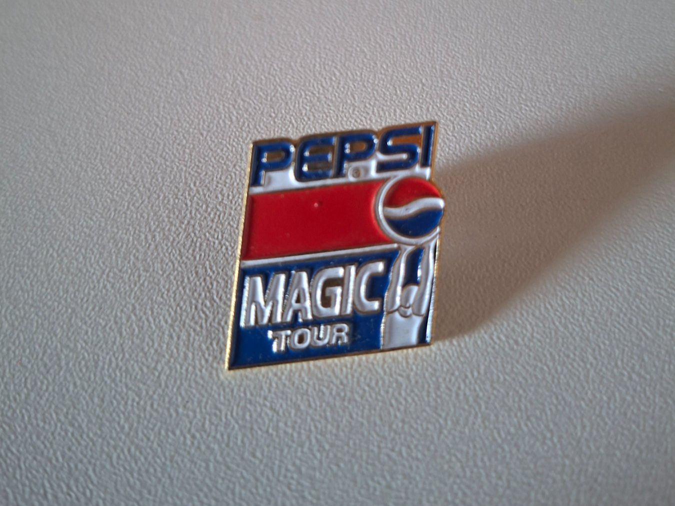 Pepsi Plaketten & Abzeichen: Pin Pepsi Magic Tour – Gebraucht aus Erlinsbach von pfunky