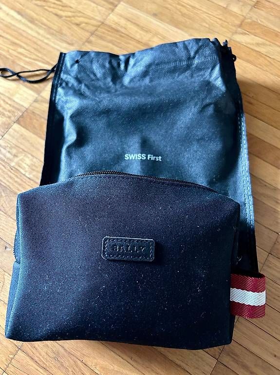 Custodie per cosmetici: SWISS First Class Bally Amenity Kit - mit Inhalt – Usato da Bülach venduto da bluewin77