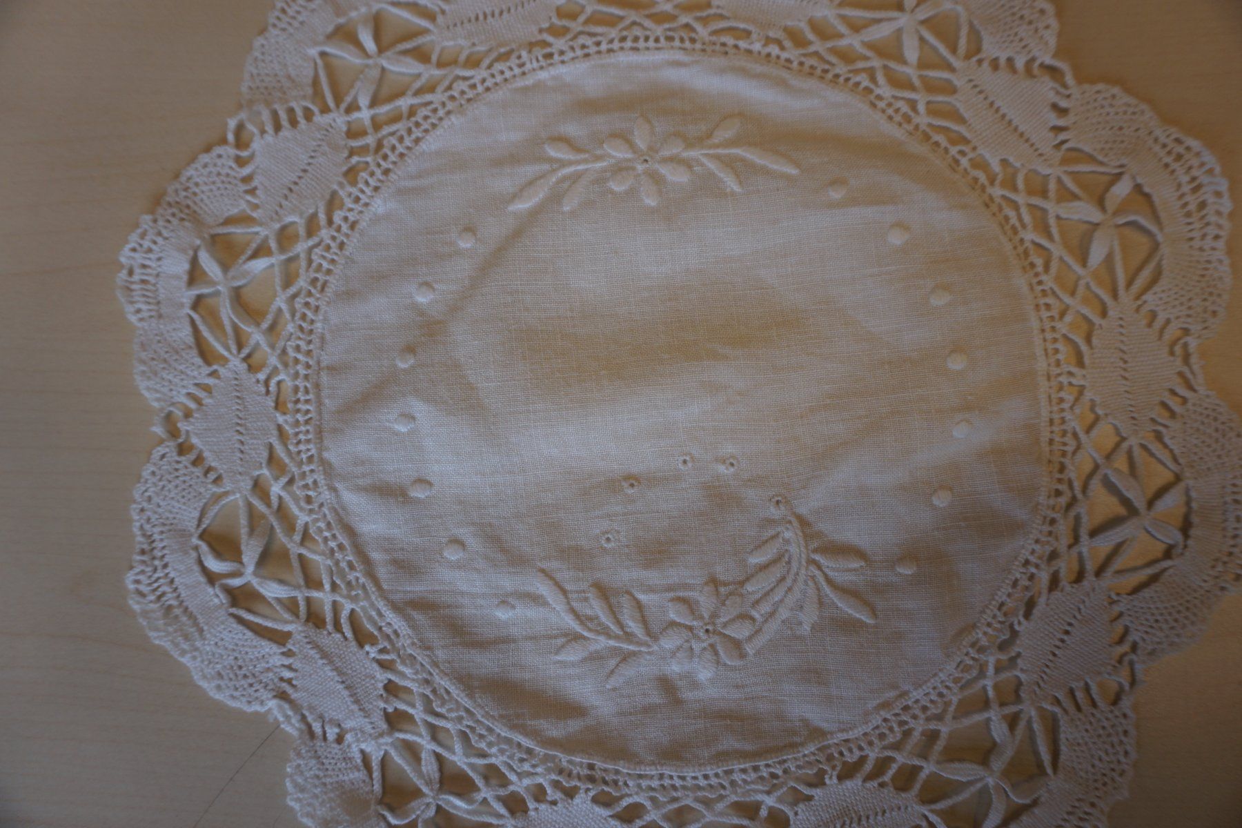 Tutte le decorazioni: Spitzen Deckchen weiss – Usato da Giswil venduto da sowo60 2