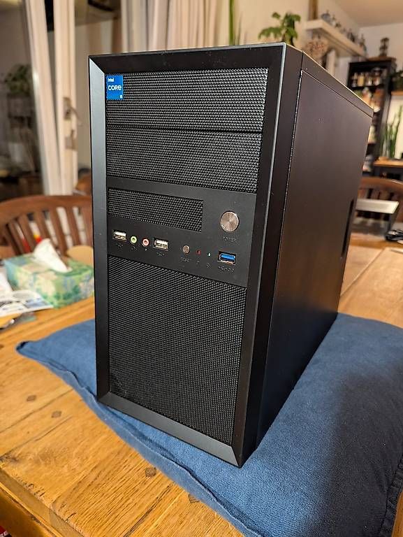Custodie: Chieftec mATX Gehäuse CT-01B mit 350 W Netzteil – Usato da Zürich venduto da FilipJanasz